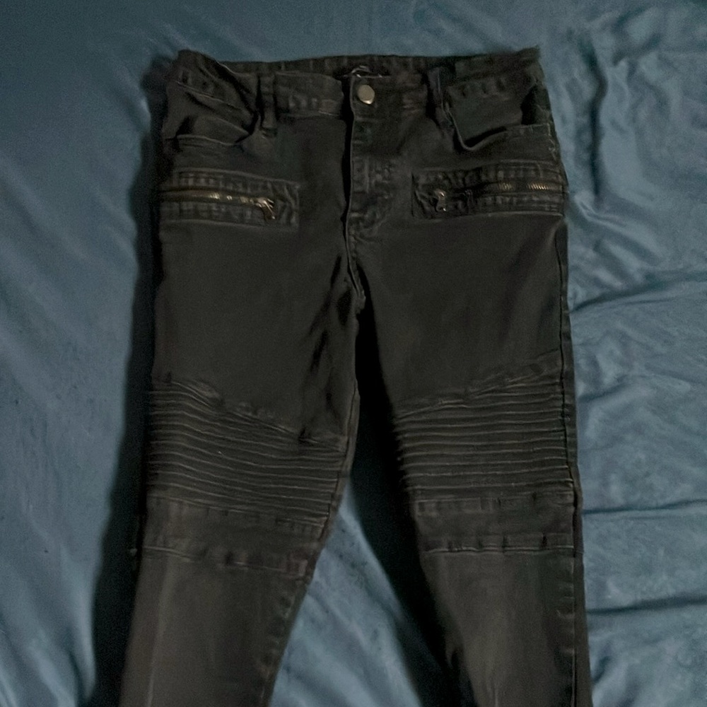 They are old thing I can’t fit so someone can have them